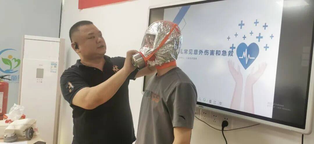 长沙县茁越儿童服务中心科普消防器材